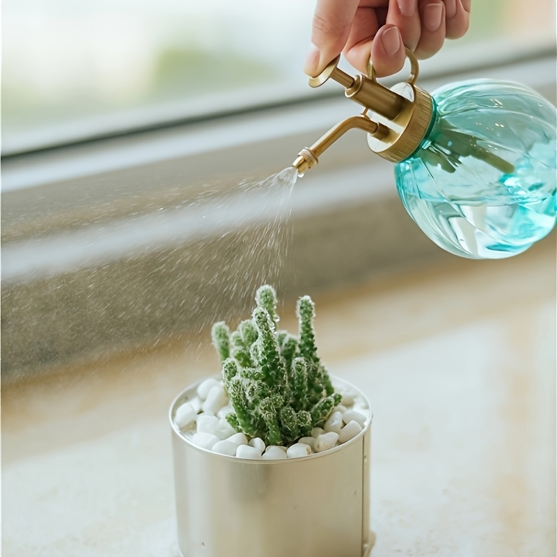 Gardening Tools Vintage - Ev Tipi Plastik Sprey Şişesi ve